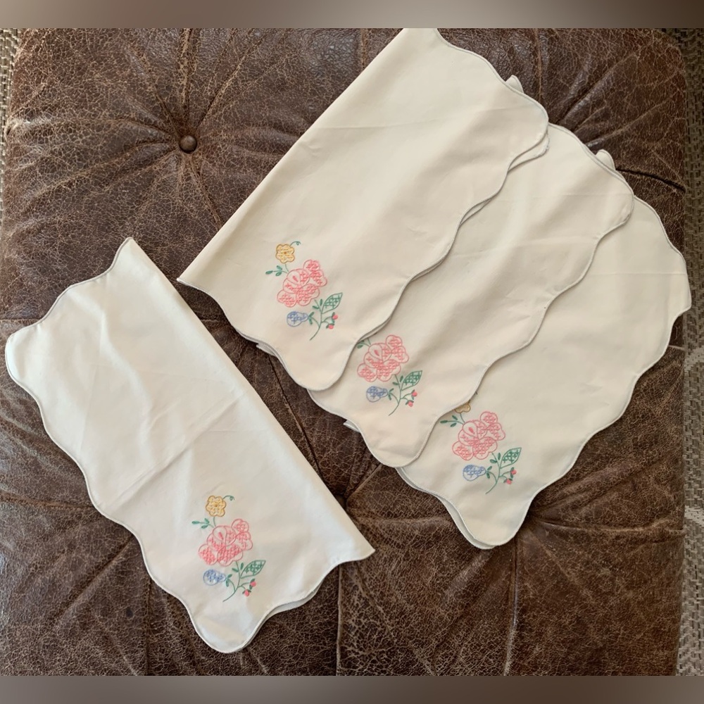 (4) Vintage Handmade Embroidered Napkins/Bread/Table Linens